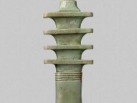 Aeg F 2  Aeg F 2, Spätzeit bis Römerzeit, Djed-Pfeiler, Fayence, H 9,5 cm, B 3,2 cm, T 1,3 cm : Bestandskatalog Ägypten, Museumsfoto: Claus Cordes